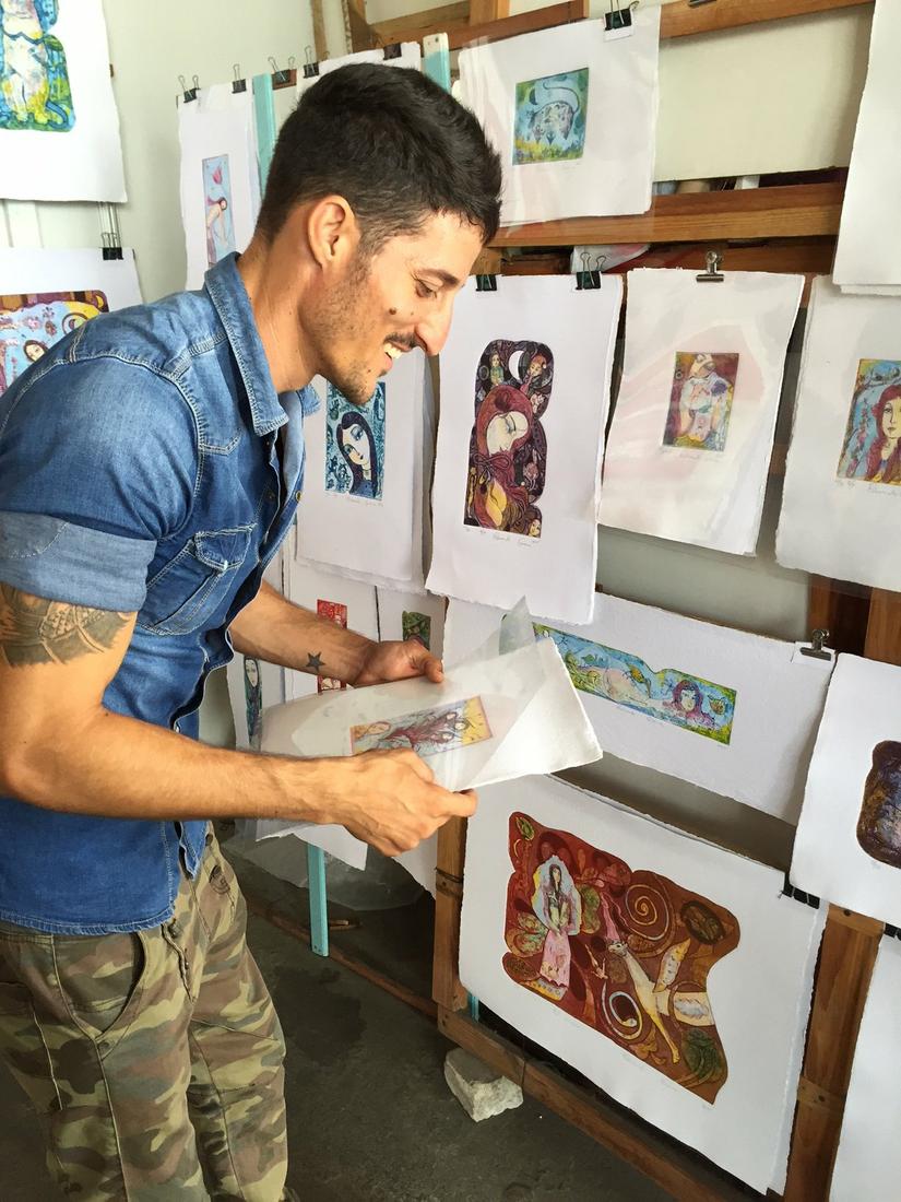 This man, selling art at a seaside market, hopes for better Cuban-U.S. relations in the future.Photo: Katie Leslie / kleslie@ajc.com