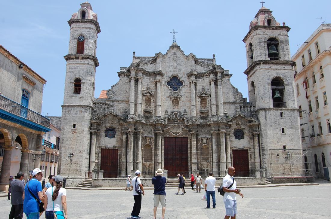 Atlanta Councilman Kwanza Hall visits the Havana Cathedral. Photo: Katie Leslie / kleslie@ajc.com
