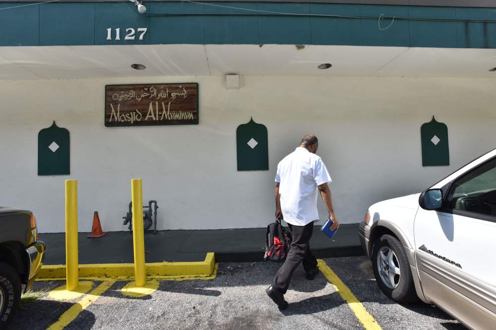 Ahmed Najeeullah enters the Masjid Al-Mu&#39;minun mosque for noon prayer in Atlanta.PHOTO: Hyosub Shin \/ AJC