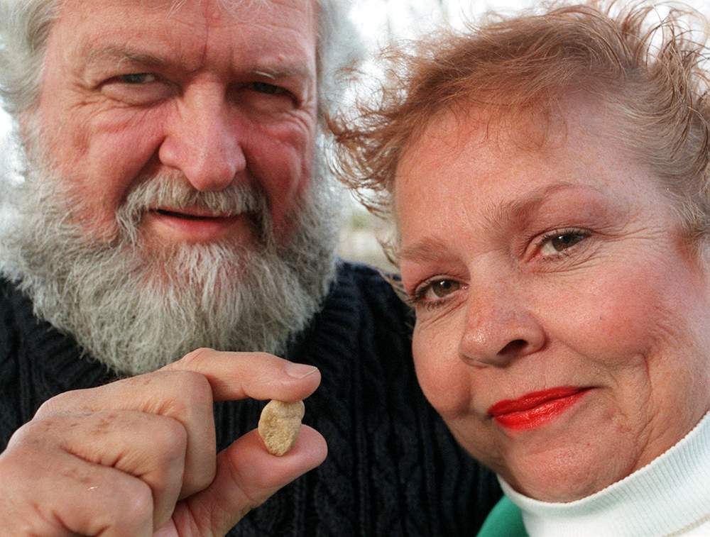 Jim and Anita Beaty hold a stone given to them by their adopted son Donnie in 1997. \/ AJC file photo