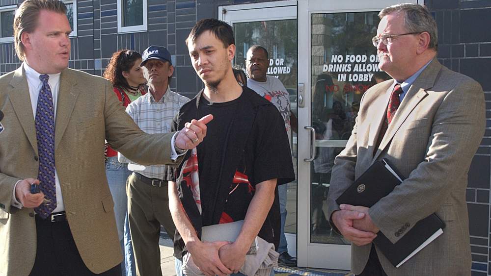 Falsely accused of murder, Alan Smith (center) is released from the Gwinnett County Detention Facility in Lawrenceville in 2005 after Poulnot (right) obtains security camera tapes that proved Smith’s innocence. Smith’s attorney, Lyle K. Porter (left), holds a press conference. AJC file